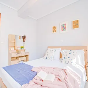https://apartments-more.hotelschalkidiki.net
